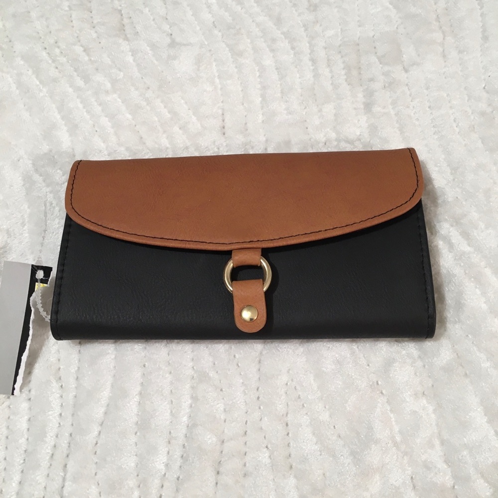 • Wallet 2 toned